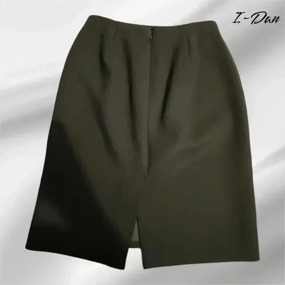 Ann Taylor Skirt - Size 4P - Picture 2 of 4